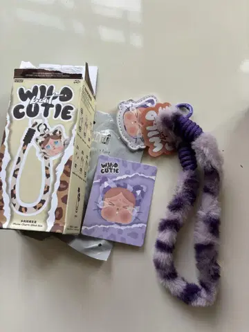 CRYBABY Wild but Cutie Phone Charm 보라색