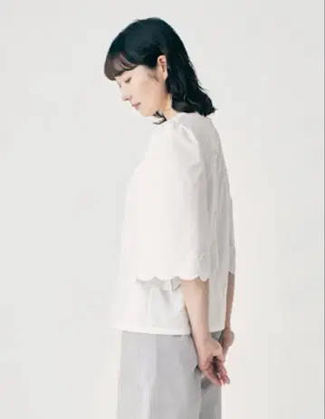 미나 페르호넨 플레어 슬리브 블라우스 탬버린 2025