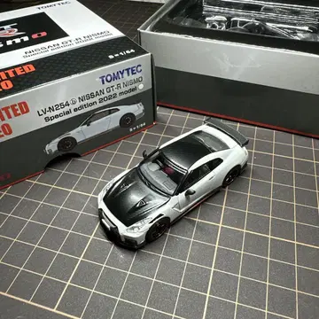 TLV-N 닛산 GT-R 니스모 화이트