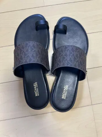 MICHAEL KORS 브라운 플랫 샌들