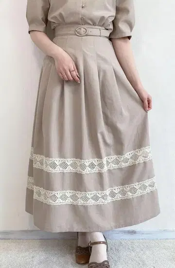 토션 레이스 플레어 스커트 베이지