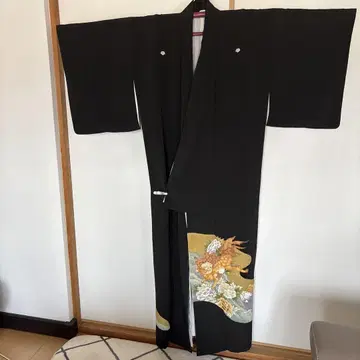 블랙 전통 예복 기모노 당사자와 모란