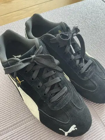 PUMA 스웨이드 스니커즈 블랙/아이보리