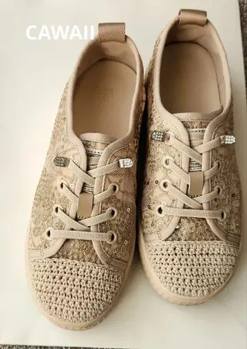 CAWAII 스포트 덧신을 신을 수 있는 반짝이는 자수 실 메쉬 스니커즈