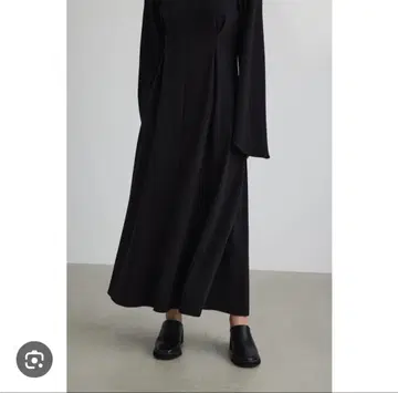 플레어 슬리브 블랙 롱 원피스