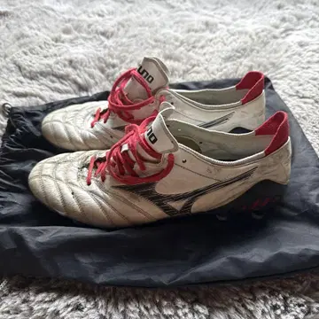 Mizuno 모렐리아 축구화 화이트/레드 수납 봉투 포함