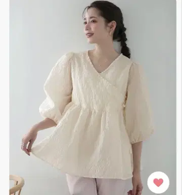 미사용 새상품 MERAKI 시어 자카드 펄 블라우스 페플럼 펄