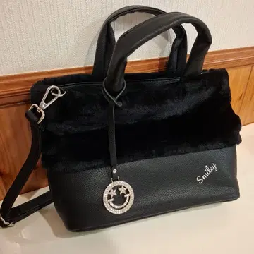 SMILEY FACE 퍼 콤비 토트백 블랙