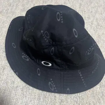 Oakley 블랙 버킷햇