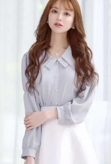 택 포함 새상품 에밀리아 위즈 블라우스 펄 버튼