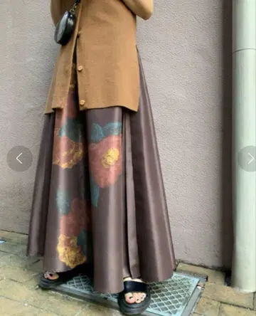플레어 스커트 꽃무늬 브라운 계열