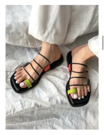 YUUL YIE (율이에) 샌들