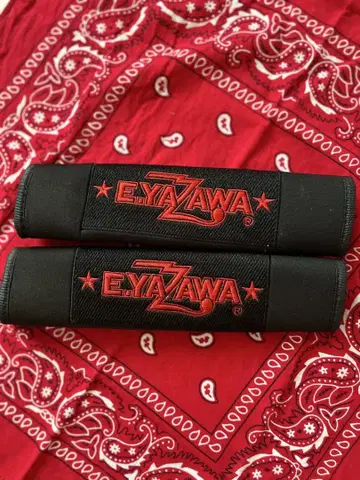 E.YAZAWA 로고 자수 시트 벨트 커버