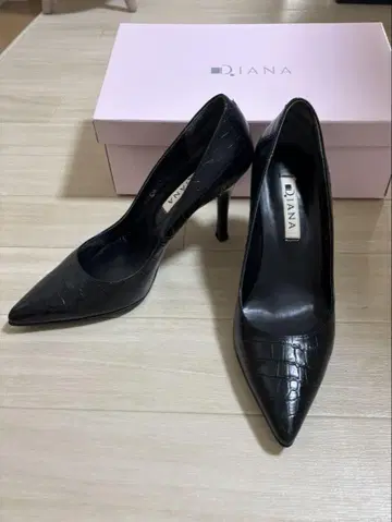 DIANA 새상품급 포인티드 힐 펌프스