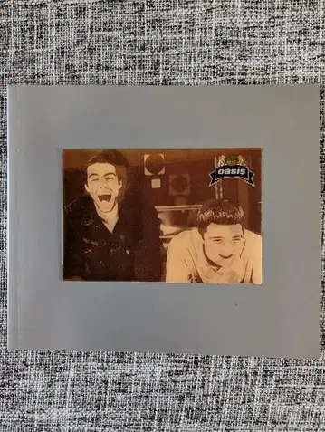 Oasis 아트 워크 사진집 및 스티커만 CD 없음