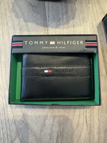 TOMMY HILFIGER 블랙 접이식 지갑