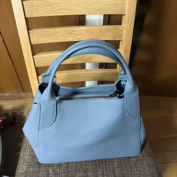 라이트 블루 가죽 핸드백