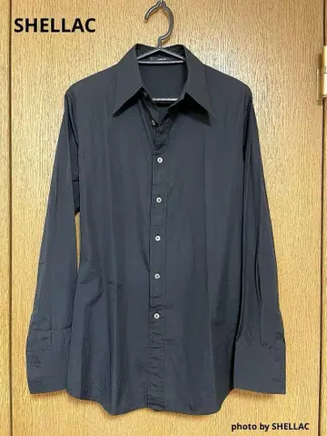 SHELLAC matblack shirt.