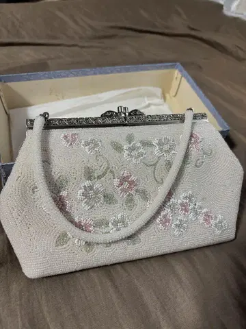 비즈 자수 꽃무늬 클러치백