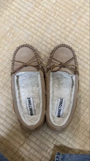 MINNETONKA 베이지 모카신