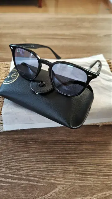 RayBan 레이밴 RB4258f 블루 인기 모델 히로스케
