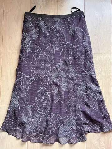 23구 가을 여름 아이템 보라색 꽃무늬 스커트