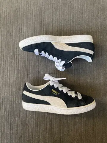 Puma 스웨이드 블랙/화이트 스니커즈