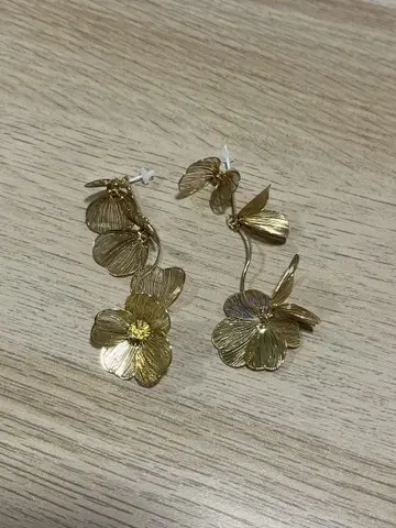 꽃 모티브 골드 귀걸이