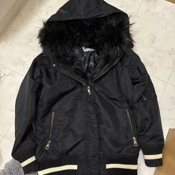 퍼 후드 블랙 다운 자켓