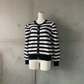 택 포함 새상품 클로버 버튼 퍼프 슬리브 보더 가디건 블랙