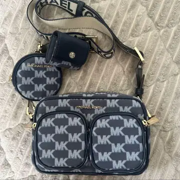 미사용 새상품! MICHAEL KORS 네이비 숄더백