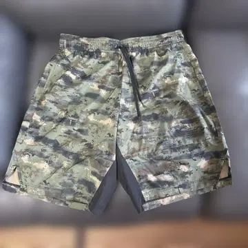 미니멀리스트 실행 중 New Balance 카모플라쥬 숏팬츠 M