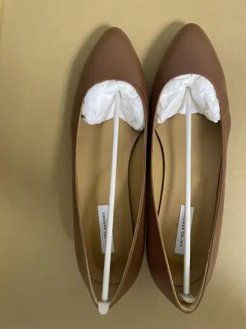 유나이티드 애로우즈 펌프스