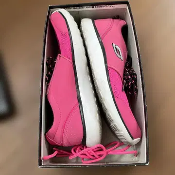 SKECHERS memory foam Gel infused 스니커즈