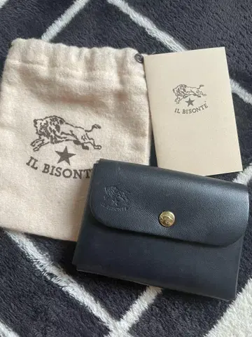 IL BISONTE 블랙 가죽 명함지갑
