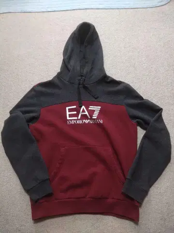 EA7 Emporio Armani 후드 부착 후드티