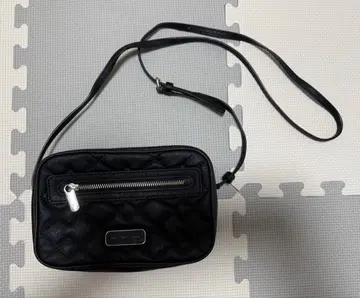 MARC BY MARC JACOBS 블랙 퀼팅 숄더백