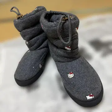 니나 뮤우 x 헬로키티 콜라보 자수 부츠 그레이 M-L