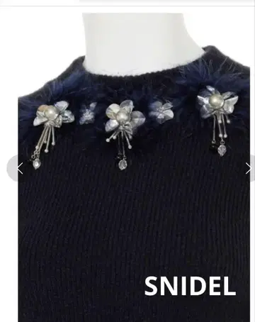 [ 새상품 ] SNIDEL 스나이델 비쥬 스팽글 플라워 니트 Fsize