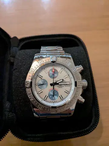 Breitling Avenger II MOP