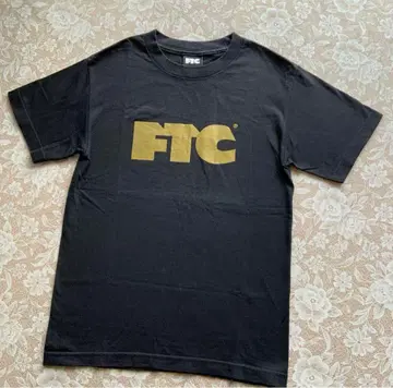 FTC 골드 로고 블랙 티셔츠