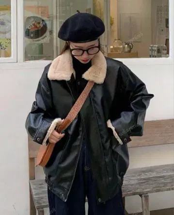 퍼 안감 부착 가죽풍 자켓