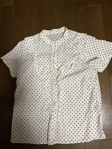 프릴 달린 화이트 도트 셔츠 F