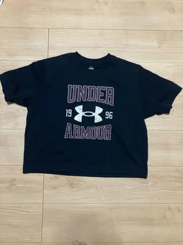 UNDER ARMOUR 크롭 T셔츠 블랙