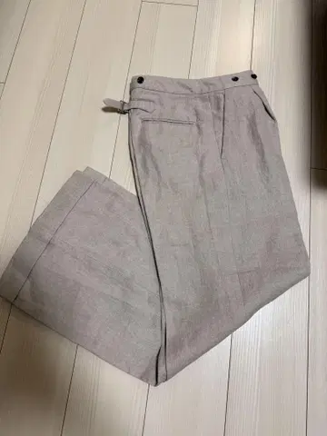 마가렛 하우엘의 린넨 팬츠