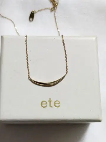 컨디션 최상 ete 에테 K10YG 레이어 크레센트 문 목걸이