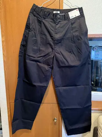 미사용 새상품 UNIQLO 턱 와이드 팬츠 블랙 79cm