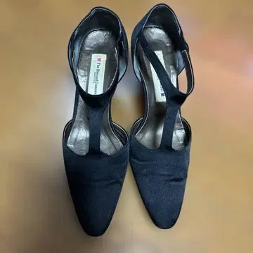 블랙 새틴 오픈토 하이힐