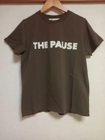 [ THE PAUSE ] THE PAUSE T셔츠 브라운