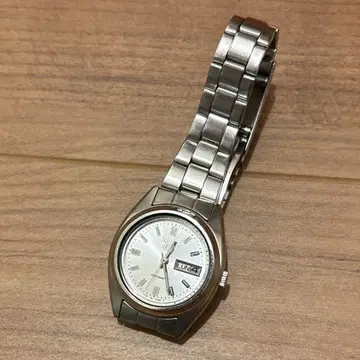 SEIKO 5 실버 스테인리스 스틸 쿼츠 시계
